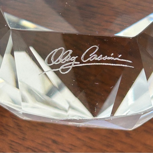 Oleg Cassini Crystal Paper Weight Diamond Shape - Picture 4 of 8